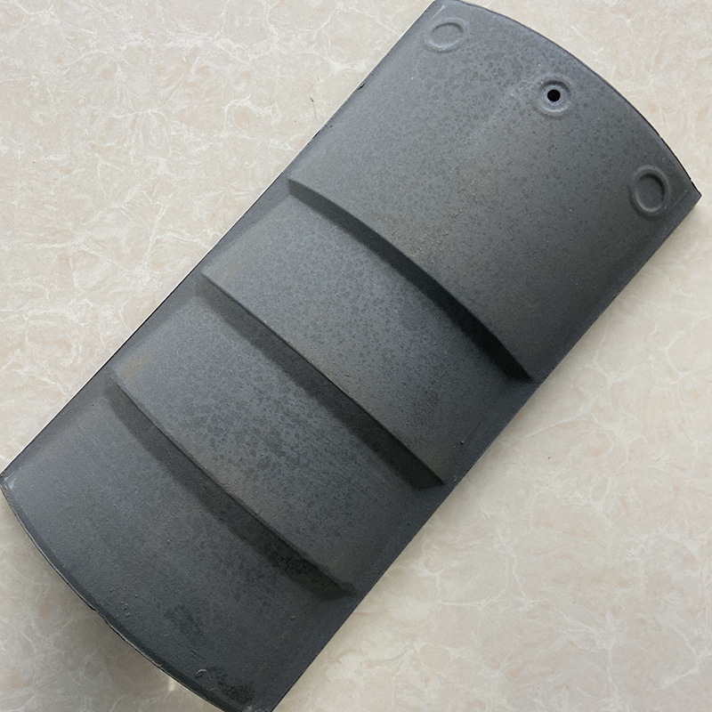 Прямоугольная трехступенчатая серая изогнутая черепица без глазури 345мм x 175мм.2